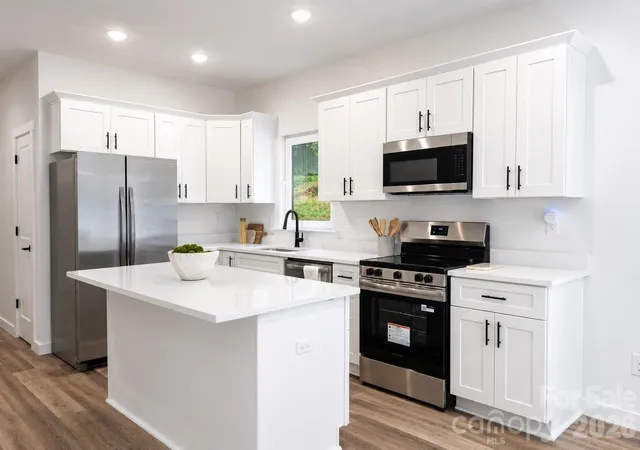 Photo 4 of Single family home for sale at 4147 2nd Street NE, Hickory, NC 28601 | MLS# 4416601 | Listing updated on 2026-08-27