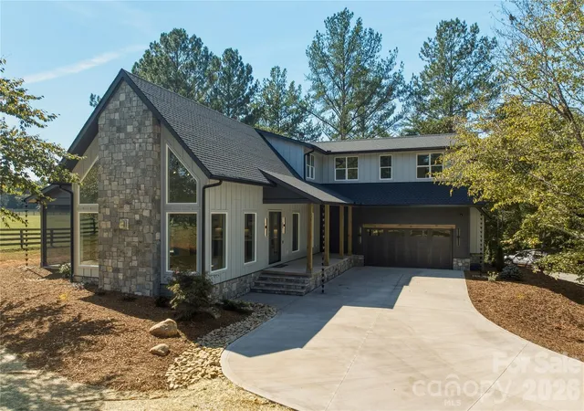 Photo 3 of Single family home for sale at 2303 Paddock Cir, Morganton, NC 28655 | MLS# 4416605 | Listing updated on 2026-10-08