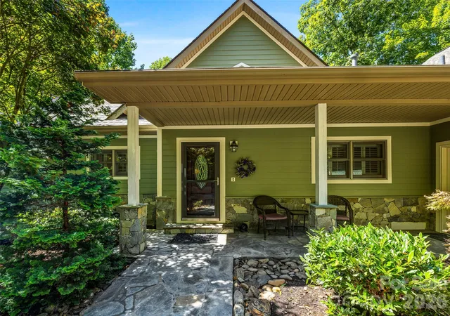 2nd image of 38 Mountain Crest Dr, Hendersonville, NC 28739 | MLS# 4416620