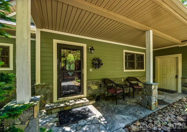3rd image of 38 Mountain Crest Dr, Hendersonville, NC 28739 | MLS# 4416620