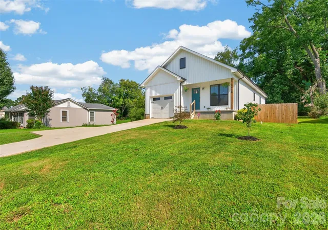 2nd image of 2416 4th Ave Nw, Hickory, NC 28601 | MLS# 4416625