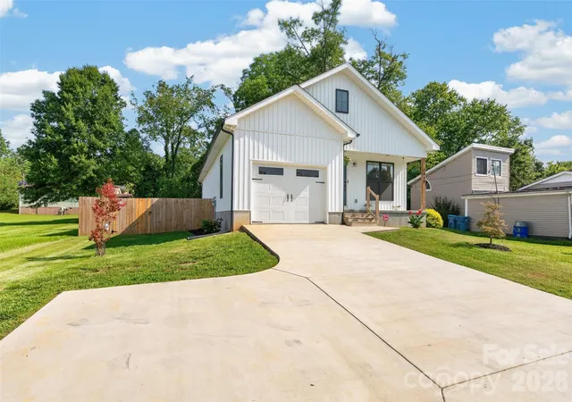 3rd image of 2416 4Th Ave Nw, Hickory, NC 28601 | MLS# 4416625