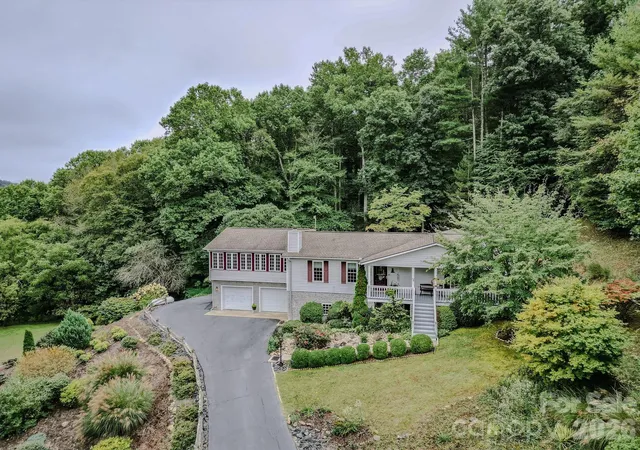 Photo 2 of Single family home for sale at 71 Reserve Dr, Burnsville, NC 28714 | MLS# 4416631 | Listing updated on 2026-10-02
