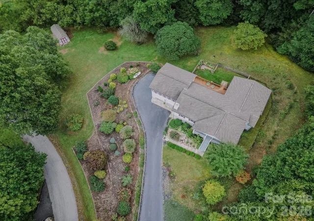 Photo 3 of Single family home for sale at 71 Reserve Dr, Burnsville, NC 28714 | MLS# 4416631 | Listing updated on 2026-10-02