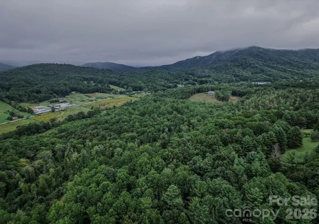 Photo 4 of Single family home for sale at 71 Reserve Dr, Burnsville, NC 28714 | MLS# 4416631 | Listing updated on 2026-10-02
