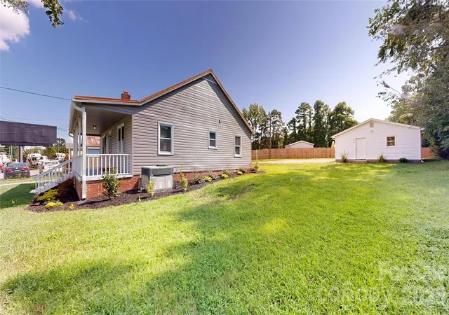 Photo 3 of Single family home for sale at 2106 Statesville Hwy, Mooresville, NC 28115 | MLS# 4416635 | Listing updated on 2026-09-21
