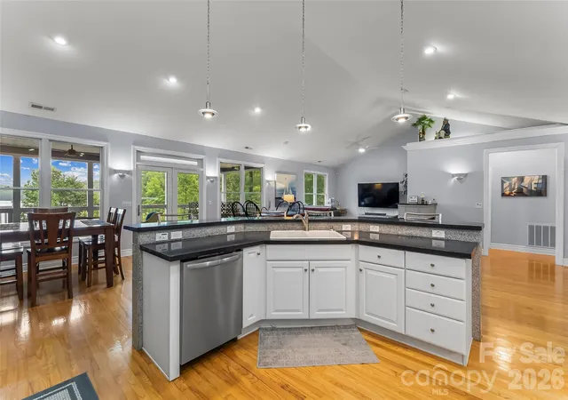 5th image of 705 Waters Edge Dr, Nebo, NC 28761 | MLS# 4416637