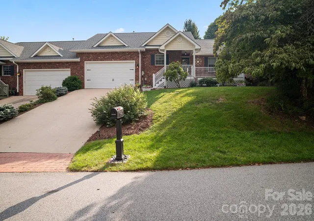 Photo 2 of Townhouse for sale at 647 High Quarry Rd, Hendersonville, NC 28791 | MLS# 4416644 | Listing updated on 2026-09-16