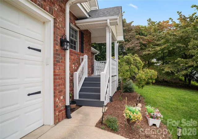 Photo 3 of Townhouse for sale at 647 High Quarry Rd, Hendersonville, NC 28791 | MLS# 4416644 | Listing updated on 2026-09-16