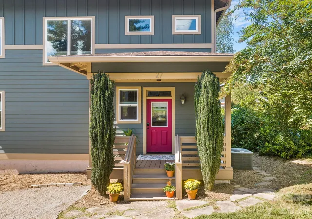 Photo 2 of Single family home for sale at 27 Hubbard Ave, Asheville, NC 28806 | MLS# 4416659 | Listing updated on 2026-10-07