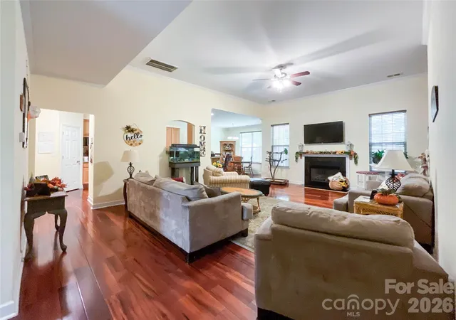 Photo 4 of Single family home for sale at 2702 Piersland Dr, Matthews, NC 28104 | MLS# 4416669 | Listing updated on 2026-10-20