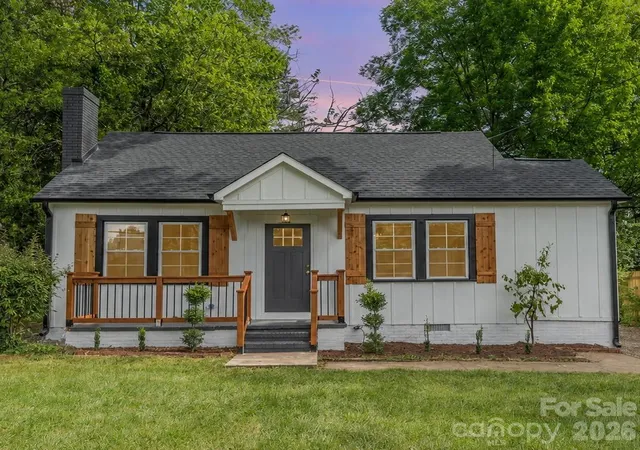image of 2104 St Mark St, Charlotte, NC 28216 | MLS# 4416689