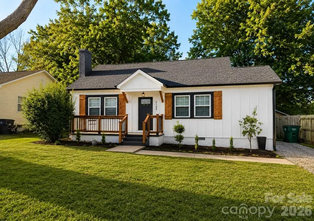 image of 2104 St Mark St, Charlotte, NC 28216 | MLS# 4416689