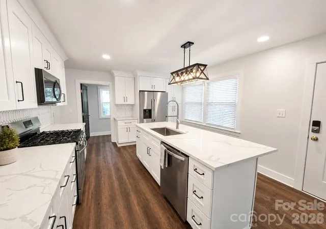 image of 2104 St Mark St, Charlotte, NC 28216 | MLS# 4416689