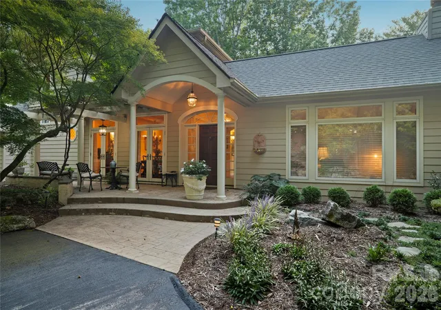 Photo 2 of Single family home for sale at 4 Citadel Ln, Hendersonville, NC 28739 | MLS# 4416702 | Listing updated on 2026-10-07