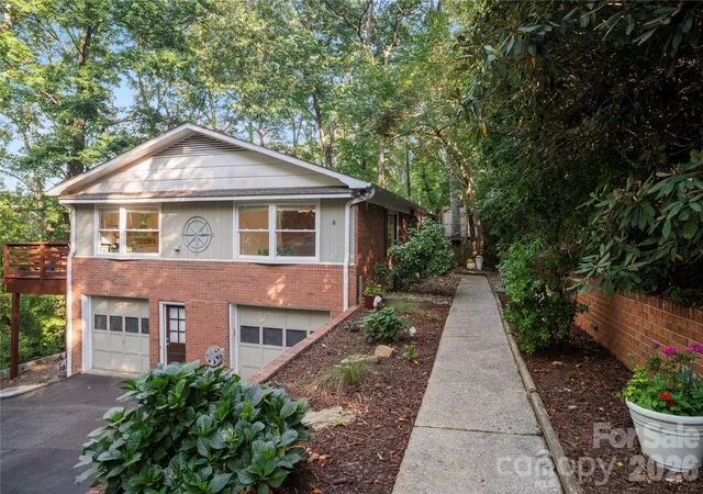 Photo 1 of Single family home for sale at 8 Galax Ln, Hendersonville, NC 28791 | MLS# 4416703 | Listing updated on 2026-09-30