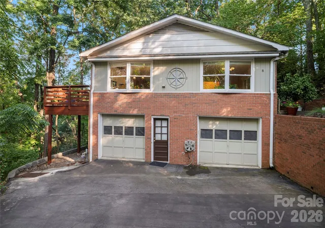 Photo 3 of Single family home for sale at 8 Galax Ln, Hendersonville, NC 28791 | MLS# 4416703 | Listing updated on 2026-09-30