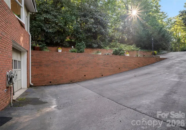 Photo 4 of Single family home for sale at 8 Galax Ln, Hendersonville, NC 28791 | MLS# 4416703 | Listing updated on 2026-09-30