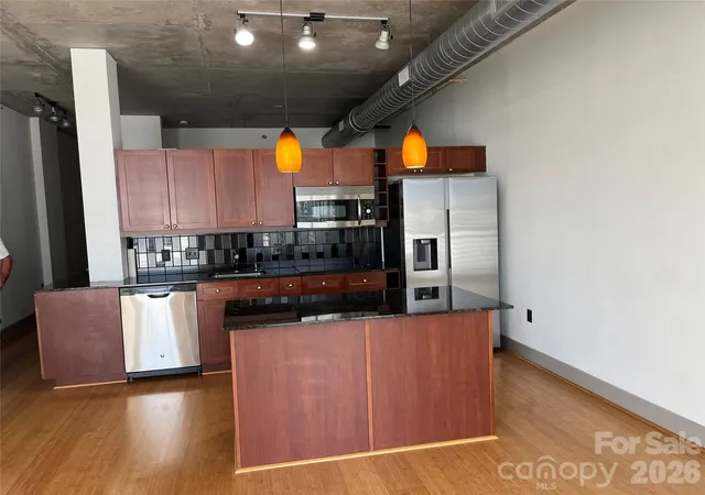 Photo 2 of Condo for sale at 505 E 6th St, Charlotte, NC 28202 | MLS# 4416730 | Listing updated on 2026-08-26