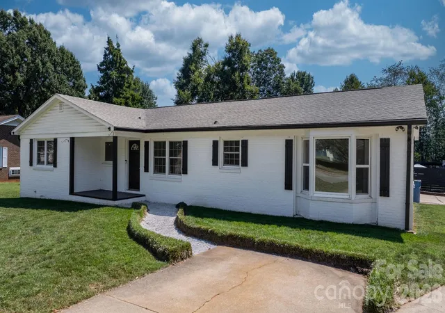 Photo 1 of Single family home for sale at 5795 Valley Fld Rd, Hickory, NC 28602 | MLS# 4416732 | Listing updated on 2026-10-04