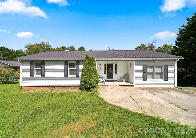 Photo 1 of Single family home for sale at 425 Heritage Farm Rd, Hickory, NC 28601 | MLS# 4416733 | Listing updated on 2026-09-04