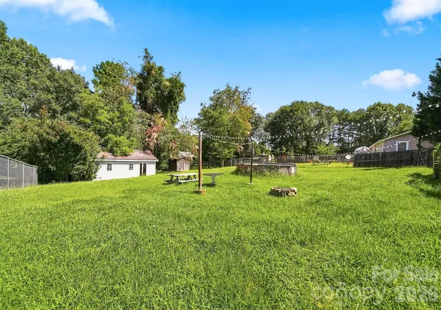 Photo 5 of Single family home for sale at 425 Heritage Farm Rd, Hickory, NC 28601 | MLS# 4416733 | Listing updated on 2026-09-04
