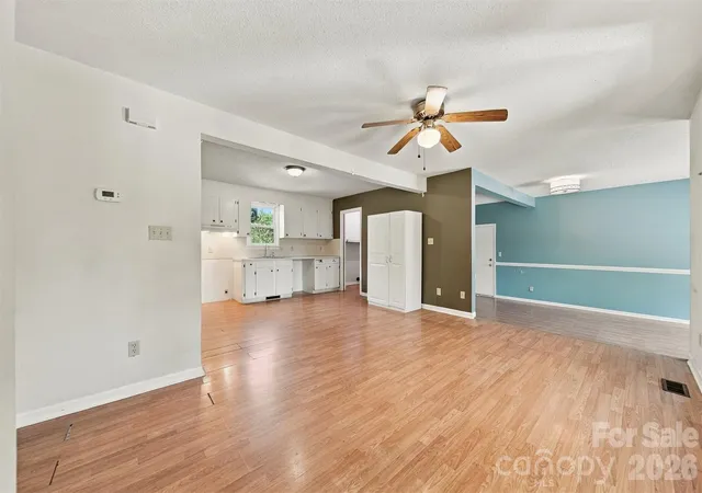 Photo 4 of Single family home for sale at 425 Heritage Farm Rd, Hickory, NC 28601 | MLS# 4416733 | Listing updated on 2026-10-16