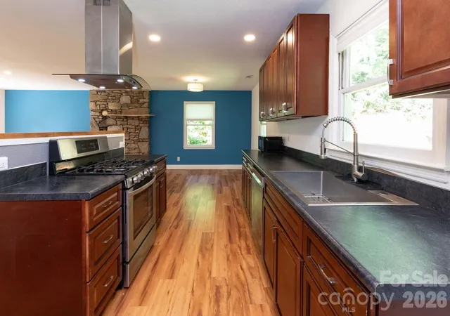 Photo 4 of Single family home for sale at 1009 Sharon Ridge Rd, Fairview, NC 28730 | MLS# 4416738 | Listing updated on 2026-08-21