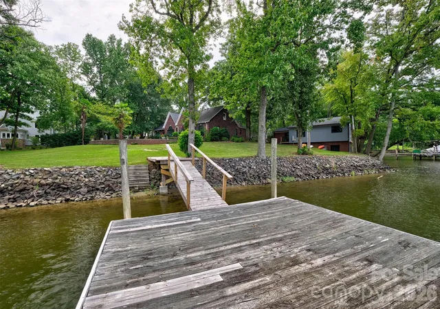 Photo 5 of Single family home for sale at 2143 Peninsula Dr, Lake Wylie, SC 29710 | MLS# 4416751 | Listing updated on 2026-08-28