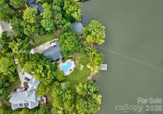 Photo 1 of Single family home for sale at 2143 Peninsula Dr, Lake Wylie, SC 29710 | MLS# 4416751 | Listing updated on 2026-08-28