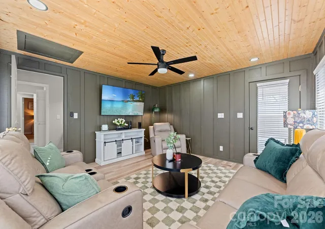 Photo 4 of Single family home for sale at 1314 Holly Dr, North Myrtle Beach, SC 29582 | MLS# 4416761 | Listing updated on 2026-10-08