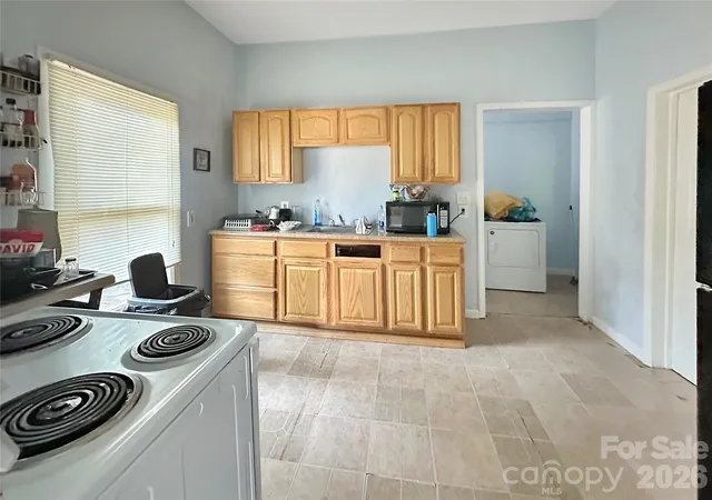 Photo 3 of Single family home for sale at 303 W B St, Newton, NC 28658 | MLS# 4416773 | Listing updated on 2026-10-06