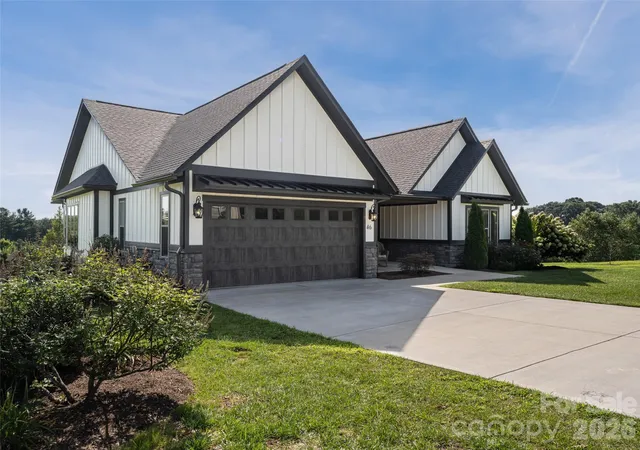Photo 3 of Single family home for sale at 46 Solomia Dr, Mills River, NC 28759 | MLS# 4416793 | Listing updated on 2026-10-04