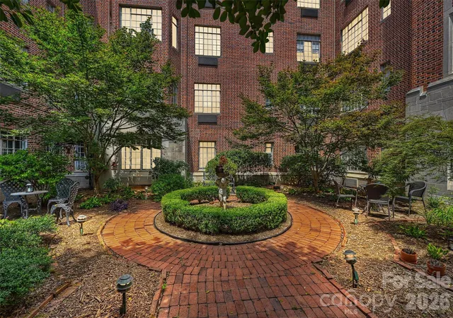 2nd image of 301 W 10th St, Charlotte, NC 28202