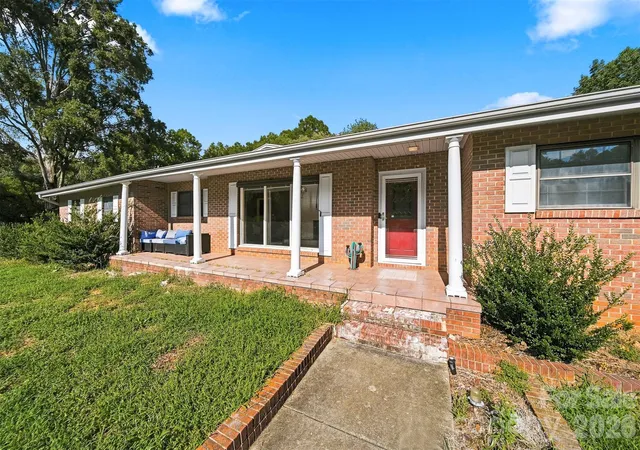 Photo 3 of Single family home for sale at 324 Northwood Park, Taylorsville, NC 28681 | MLS# 4416813 | Listing updated on 2026-08-22