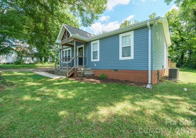 3rd image of 607 E 17Th St, Newton, NC 28658 | MLS# 4416815
