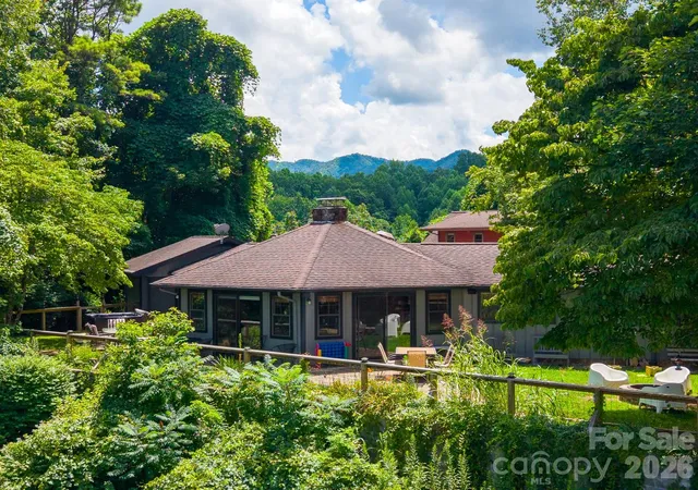 Photo 4 of Single family home for sale at 630 Smokey Vista Dr, Bryson City, NC 28713 | MLS# 4416818 | Listing updated on 2026-08-31