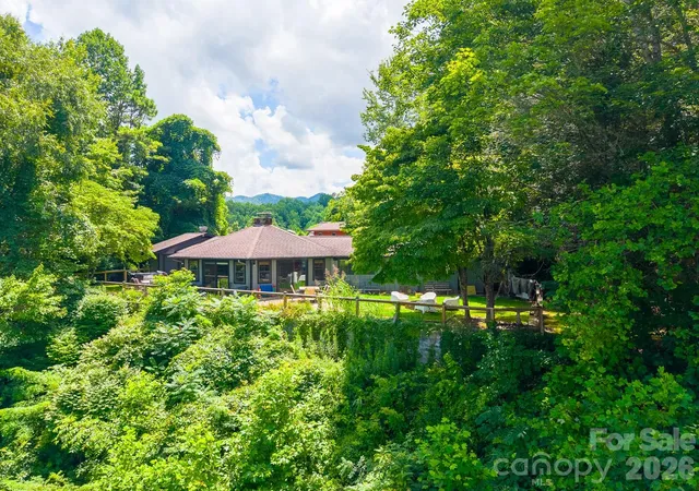 Photo 5 of Single family home for sale at 630 Smokey Vista Dr, Bryson City, NC 28713 | MLS# 4416818 | Listing updated on 2026-08-31