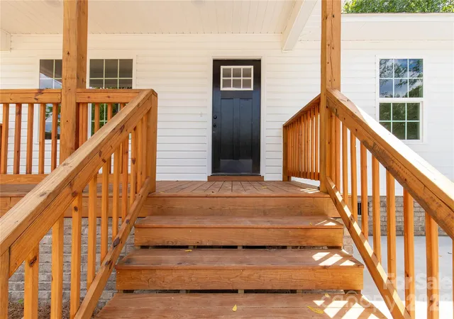 Photo 3 of Single family home for sale at 815 Spruce St S, Rock Hill, SC 29730 | MLS# 4416830 | Listing updated on 2026-09-19