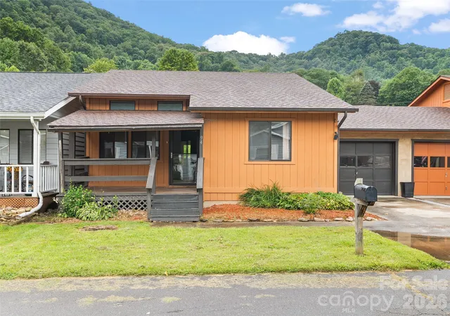 Photo 3 of Single family home for sale at 94 Market St, Maggie Valley, NC 28751 | MLS# 4416831 | Listing updated on 2026-08-21