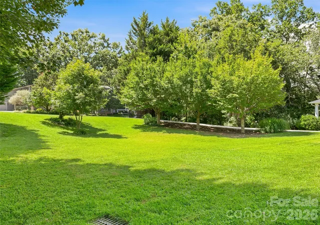 Photo 3 of Single family home for sale at 5 Amelia Ct, Arden, NC 28704 | MLS# 4416847 | Listing updated on 2026-09-29