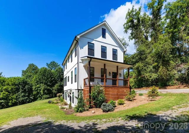 Photo 1 of Single family home for sale at 881 Burney Mountain Rd, Fletcher, NC 28732 | MLS# 4416861 | Listing updated on 2026-10-04