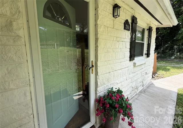 Photo 2 of Single family home for sale at 216 Auten Cir, Mount Holly, NC 28120 | MLS# 4416875 | Listing updated on 2026-10-04