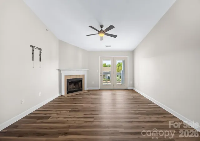 Listing Photo 5 - Condo for sale in building located at 19747 Deer Vly Dr, Cornelius, NC 28031