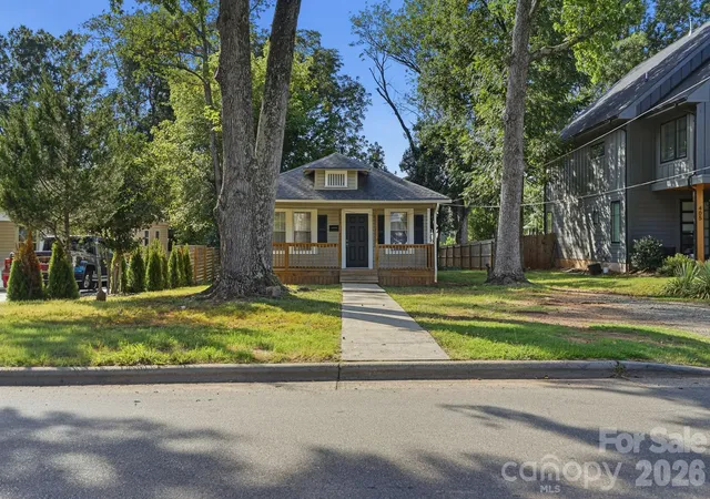 Photo 2 of Sale Pending at 401 Skyland Ave, Charlotte, NC 28205 | MLS# 4416885 | Listing updated on 2026-09-22