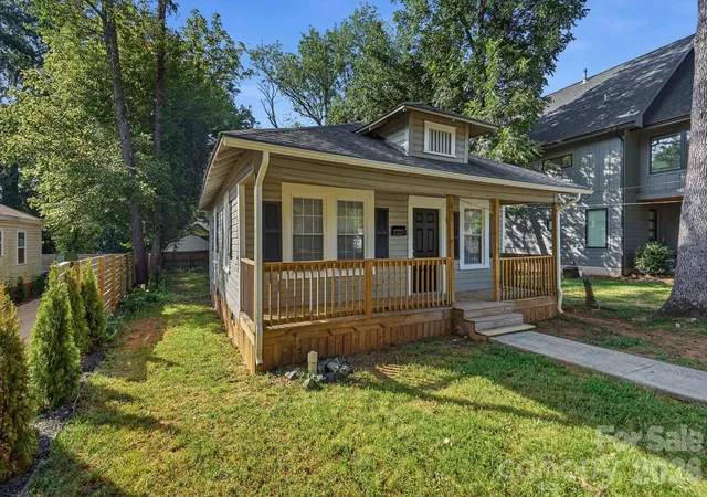 Photo 3 of Sale Pending at 401 Skyland Ave, Charlotte, NC 28205 | MLS# 4416885 | Listing updated on 2026-09-22