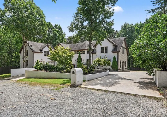 Photo 4 of Single family home for sale at 14832 Brighton Pl, Charlotte, NC 28227 | MLS# 4416893 | Listing updated on 2026-09-21