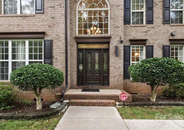 Photo 3 of Single family home for sale at 5600 Crown Hill Dr, Mint Hill, NC 28227 | MLS# 4416907 | Listing updated on 2026-09-06