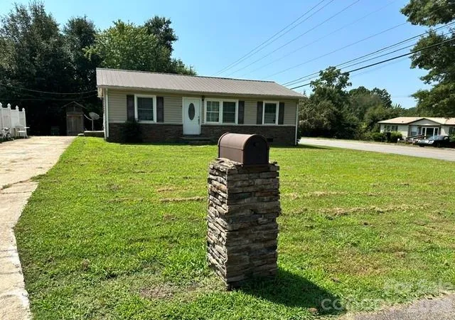 2nd image of 601 E Saunders Ave, Newton, NC 28658 | MLS# 4416913