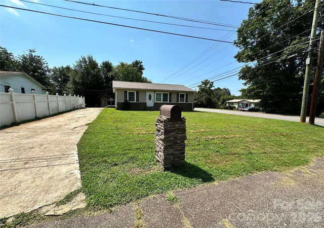 2nd image of 601 E Saunders Ave, Newton, NC 28658 | MLS# 4416913